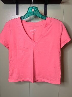 Universal Thread Coral Pink V-Neck Cropped Tee